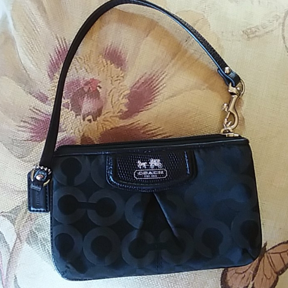 Coach Handbags - 🌺Coach mini wristlet🌺